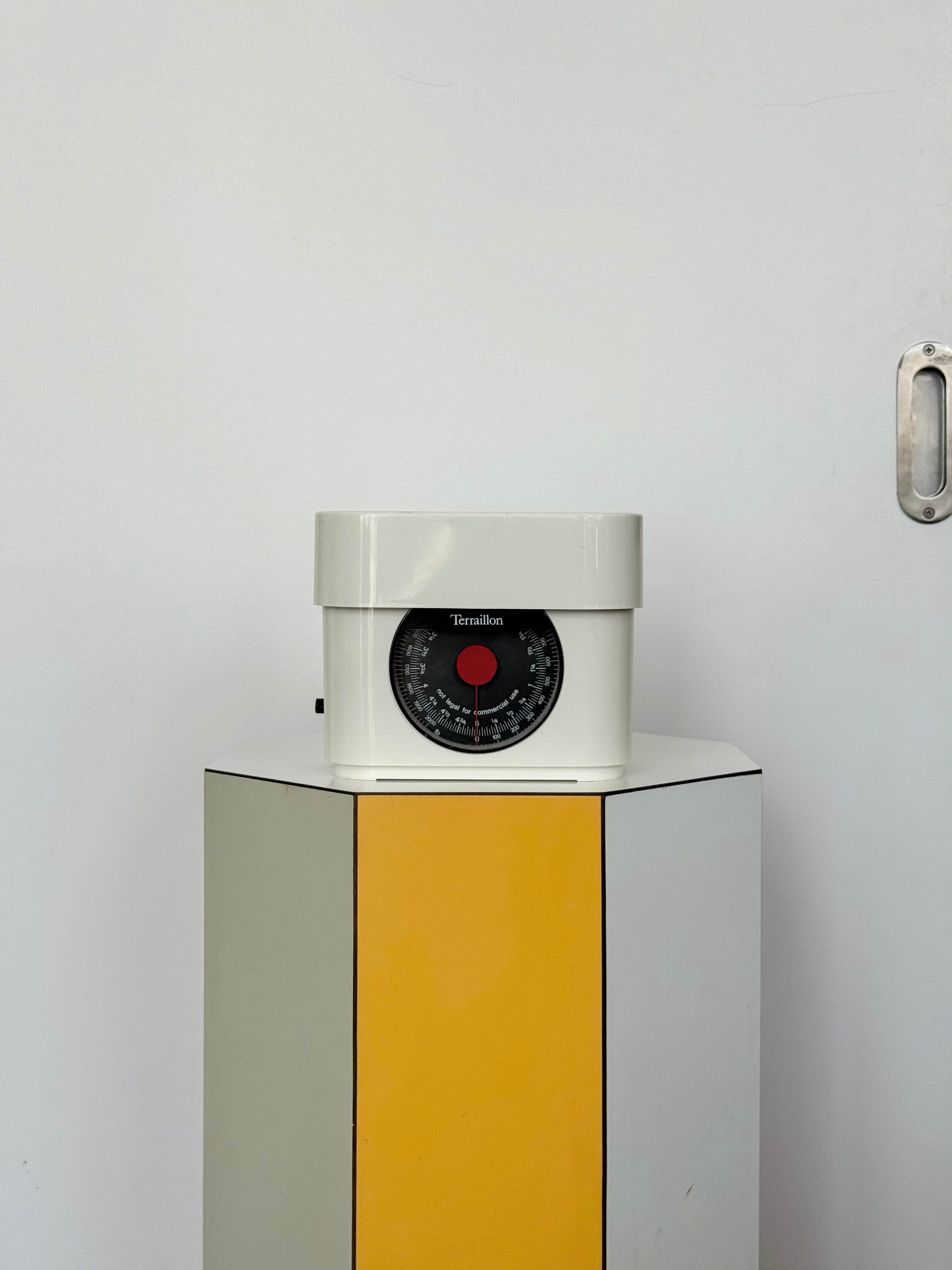 ビ*ビ様 SPACE AGE CABINET Space Age – Brent Murphy