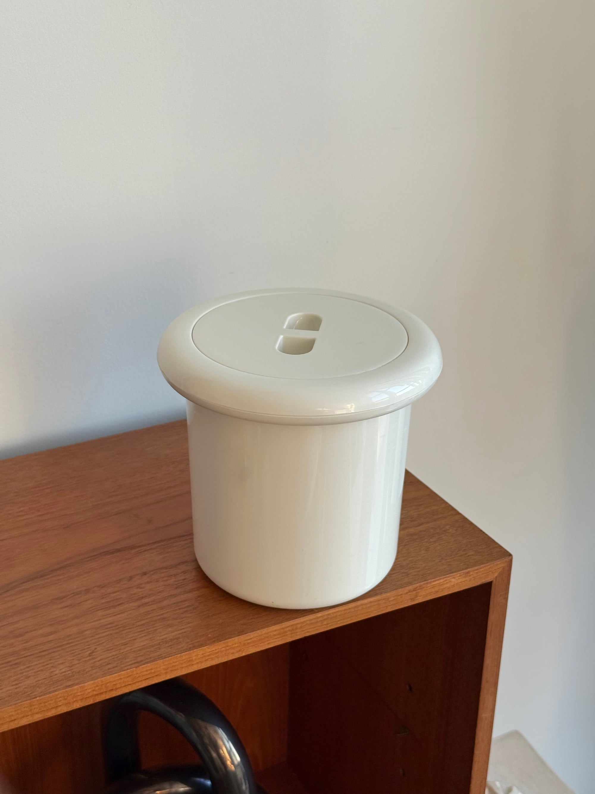 Ice Bucket with Cooling Inserts