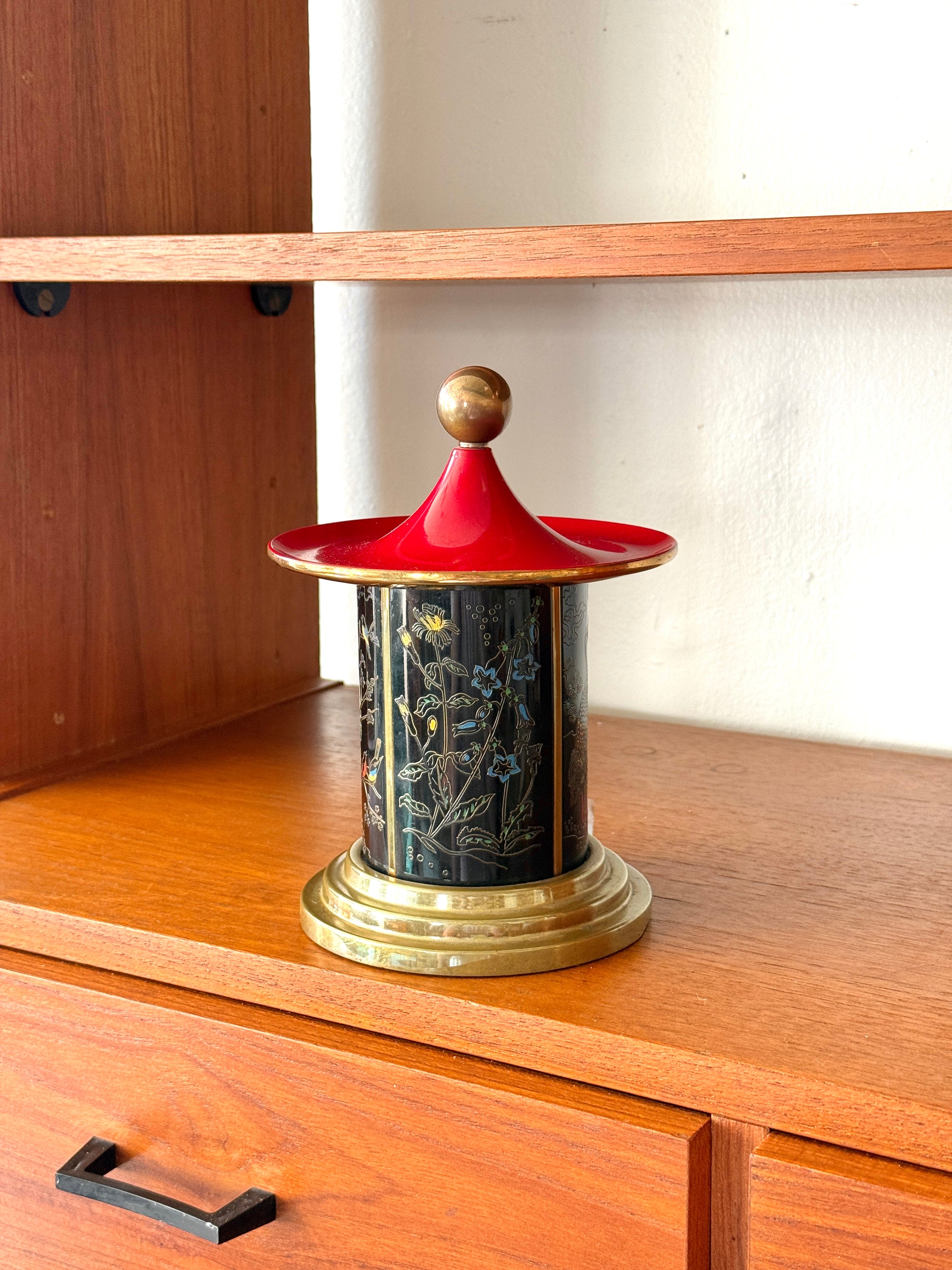 Pagoda Cigarette Dispenser c.1940