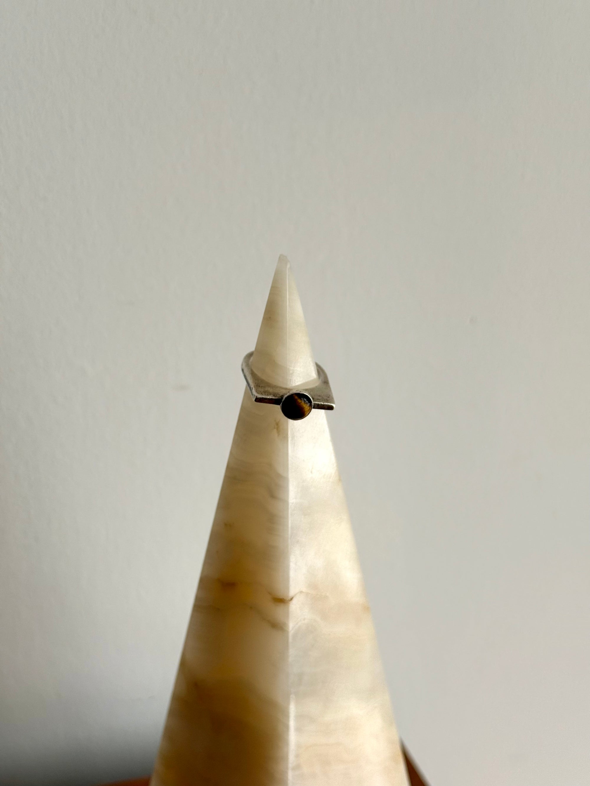 Modernist Tiger’s eye Sterling silver ring c.1960