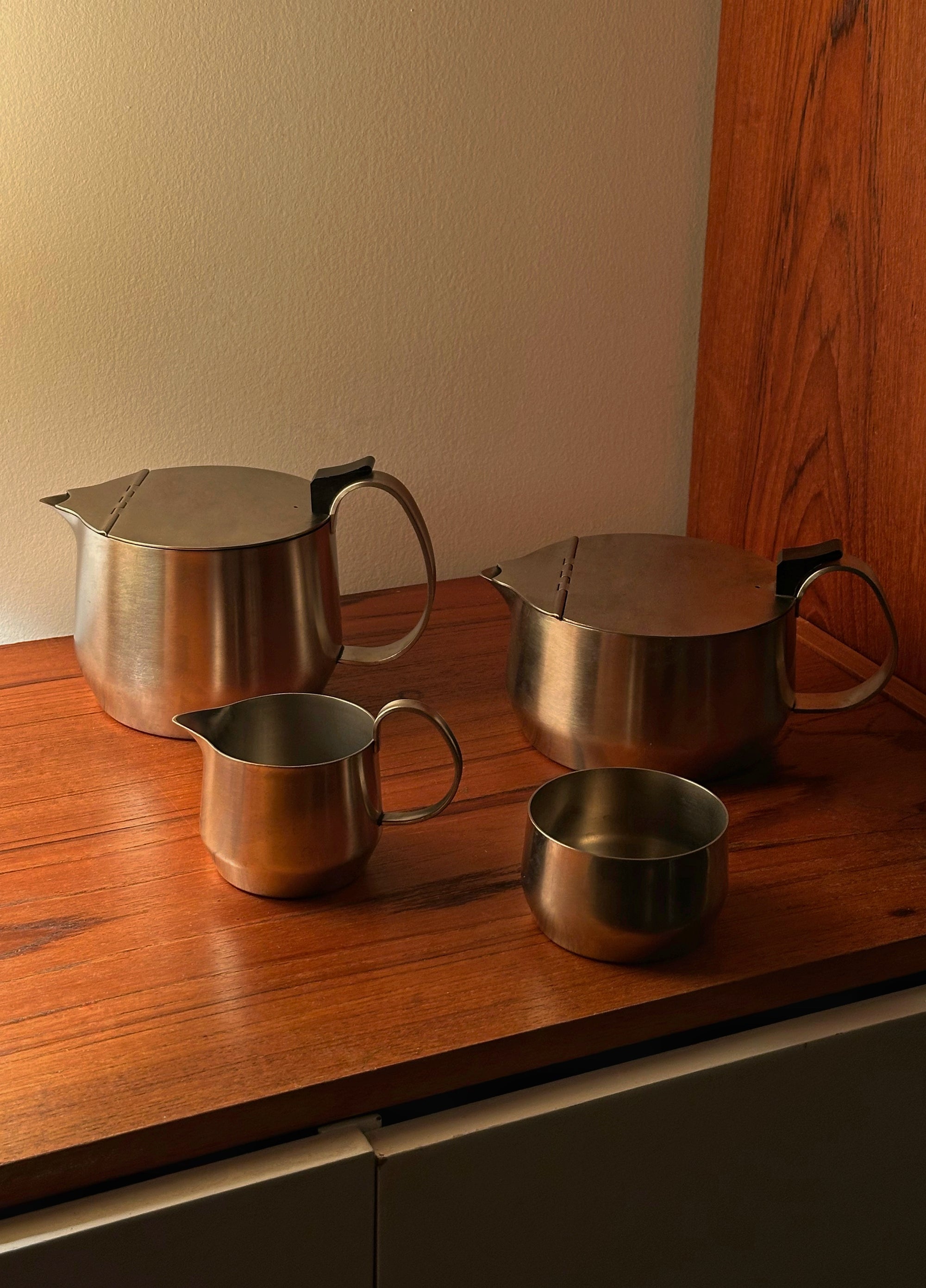 Viners Modernist Tea Set c. 1960 by David Douglas.