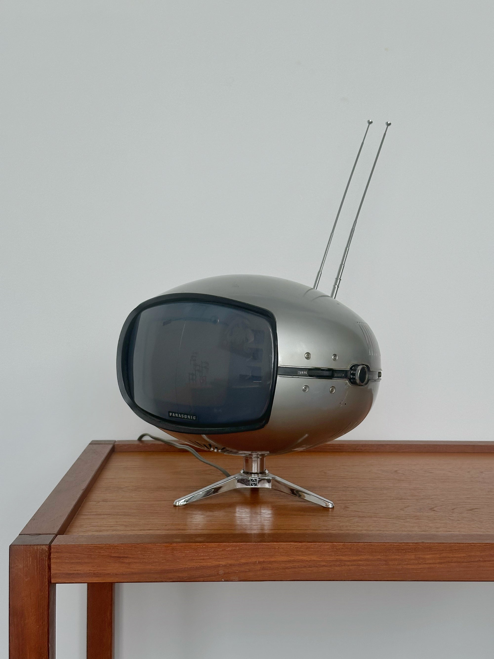 Panasonic Orbitel TR-005 c. 1969 by Naoto Fukasawa