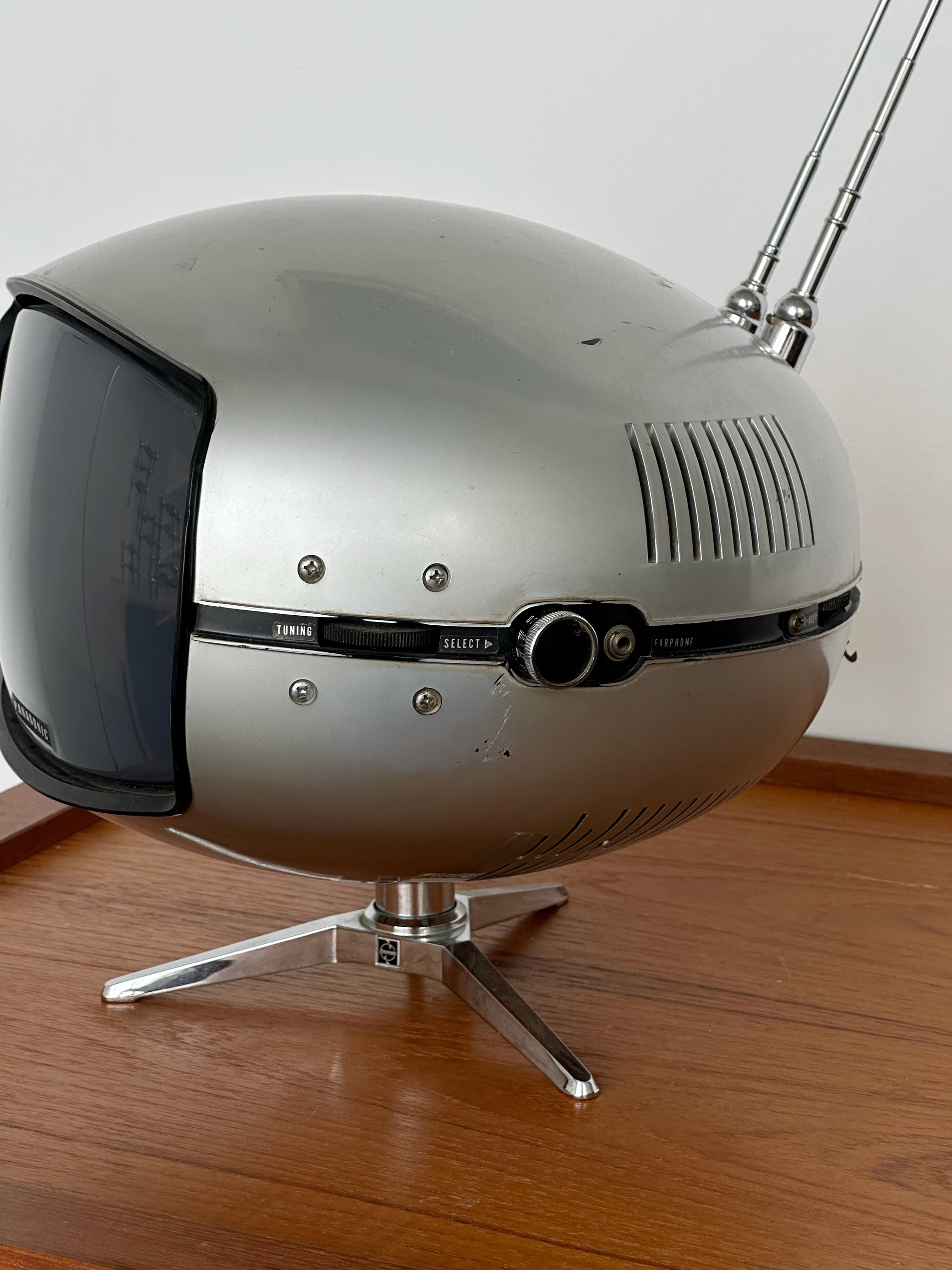 Panasonic Orbitel TR-005 c. 1969 by Naoto Fukasawa