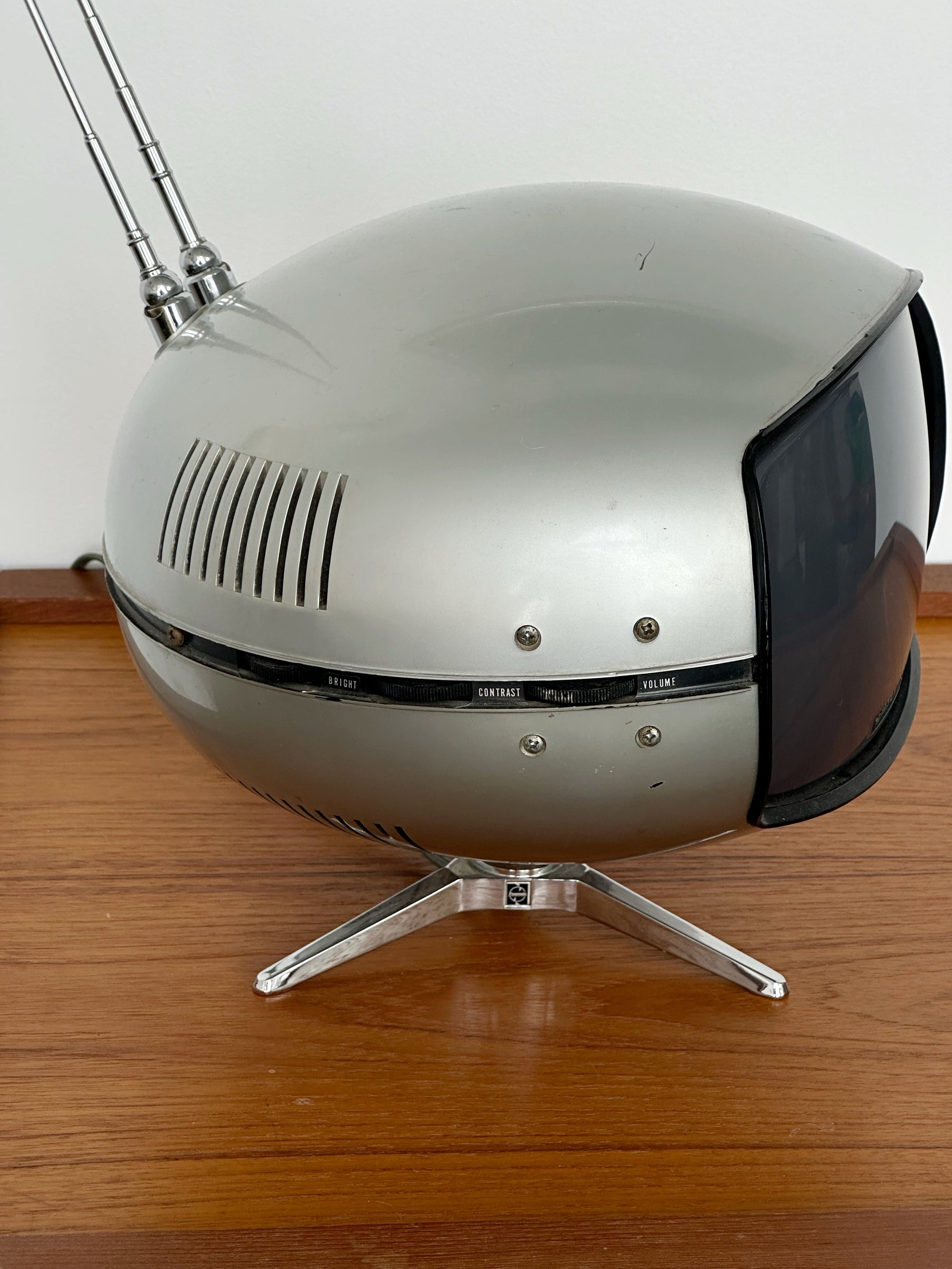 Panasonic Orbitel TR-005 c. 1969 by Naoto Fukasawa